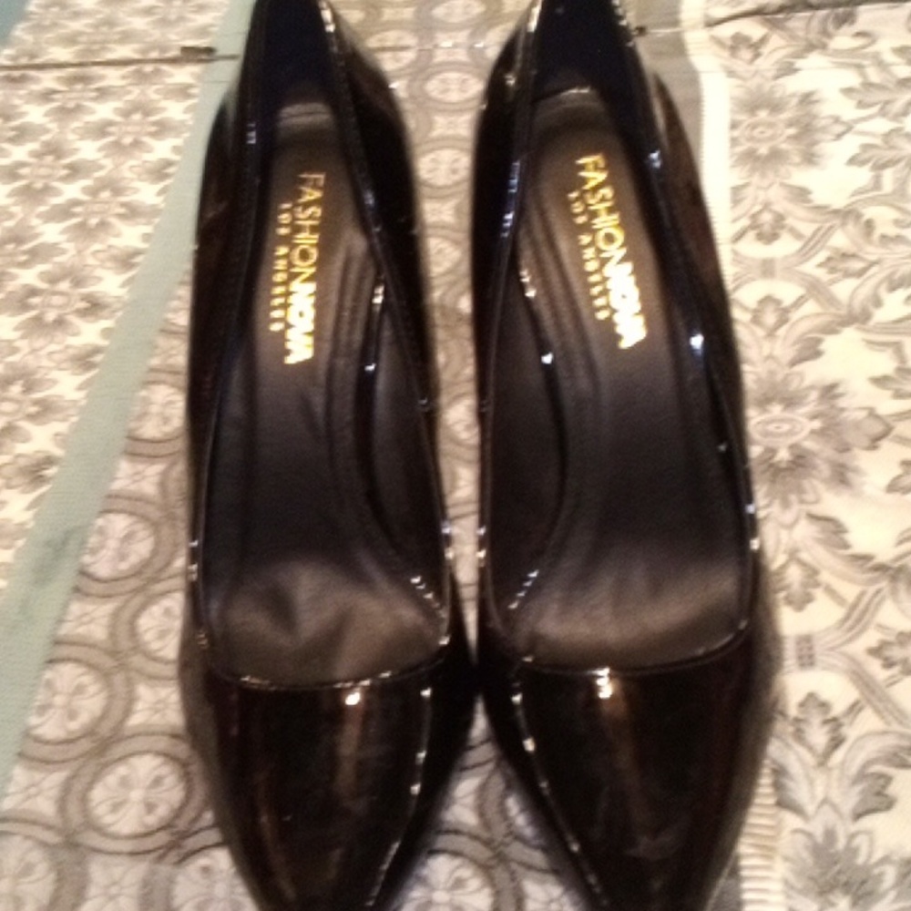 Women's dress shoes
